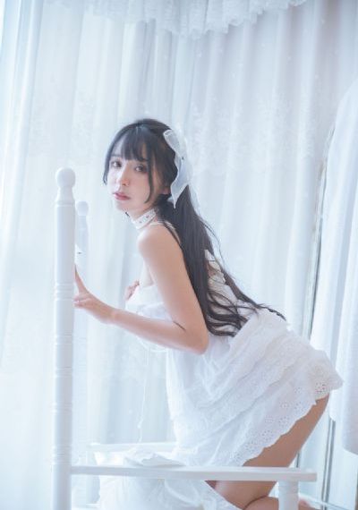 岳故意装睡让我挺进去的电影